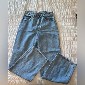 Abercrombie & Fitch curve love 90’s high rise relaxed jean Sz 27 / 4